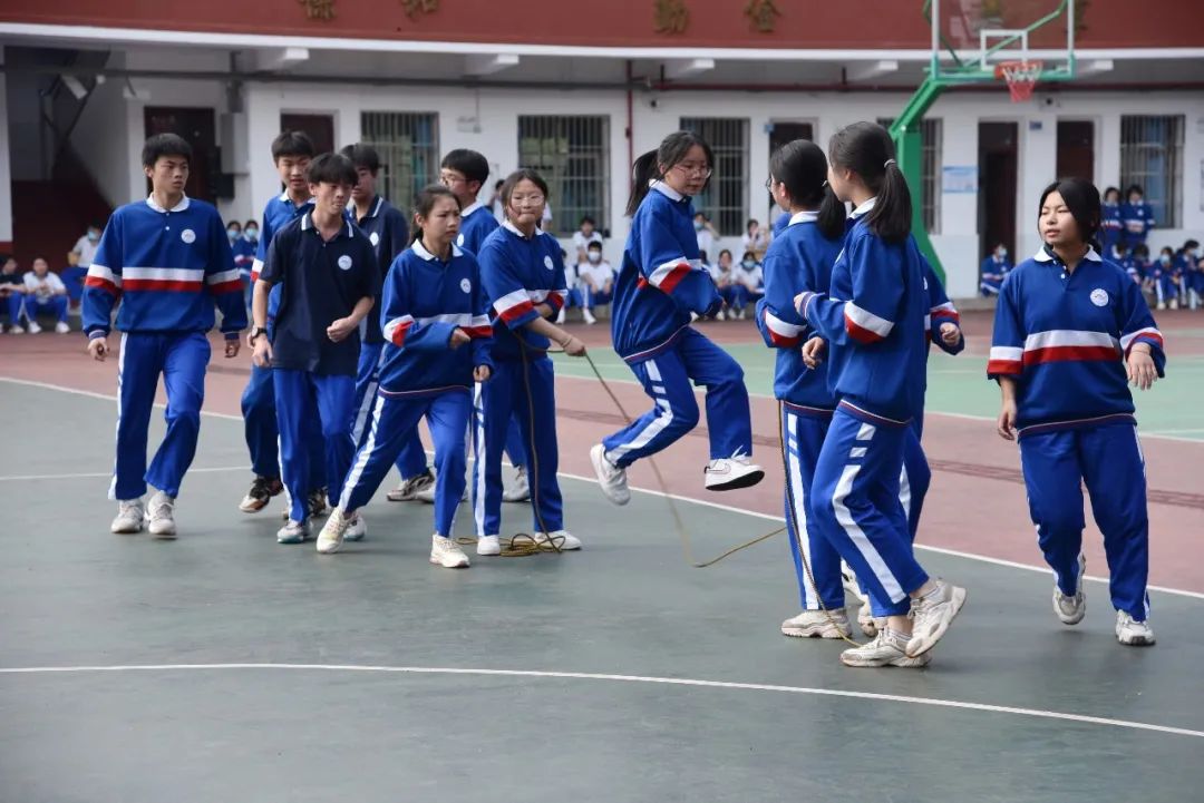 湖南中职网长沙市中南博才高级中学跳绳比赛
