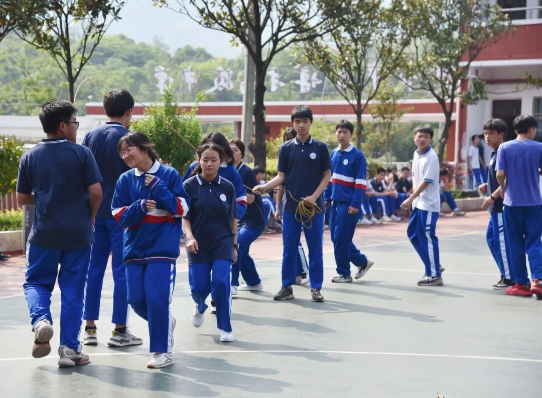 湖南中职网长沙市中南博才高级中学跳绳比赛
